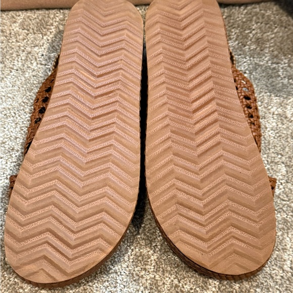 Steve Madden Kayda Tan Woven Platform Sandals - Picture 2 of 3